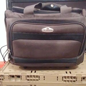 Beverly Hill "Ricardo" Carry on